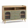 Credenza verde salvia e legno naturale con 3 cassetti, 2 ante e vani aperti, 140 × 40 × 100 cm